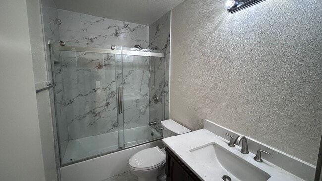 Building Photo - 2109 Sharon Way