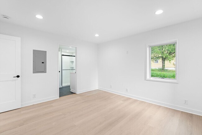 Building Photo - 1411 Chesapeake St