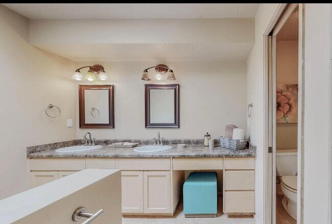 Building Photo - 2411 Tramway Terrace Ct NE