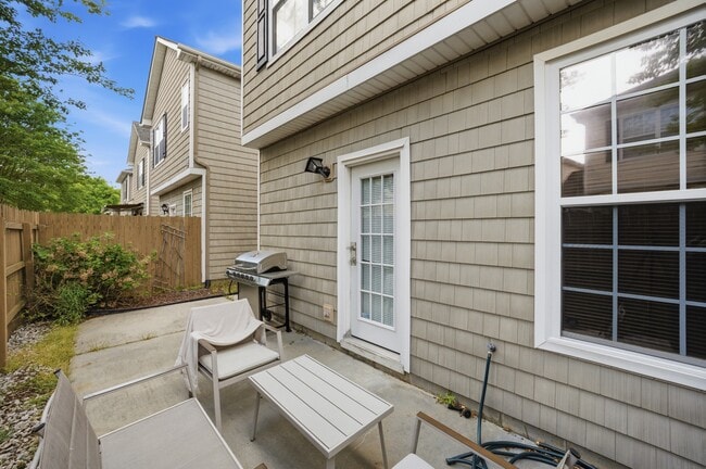 Building Photo - 5325 Brinsley Ln