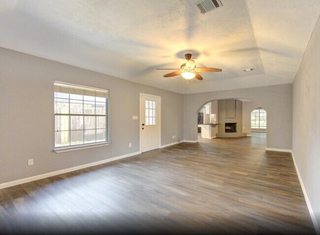 Building Photo - 10727 Sagewillow Ln