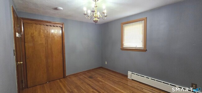 Building Photo - 453 Strickland St