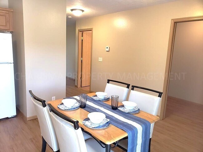 Building Photo - LOOKING FOR MORE SPACE? TRY US! 3 BD, 2 BA TOWN HOME IN TEA!