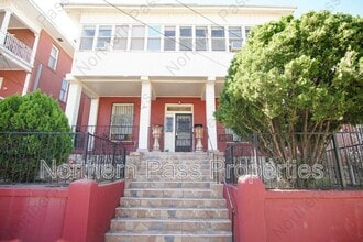 Building Photo - 219 W Rio Grande Ave