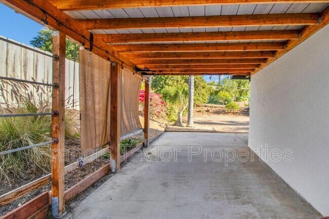 Building Photo - 2053 Habero Dr