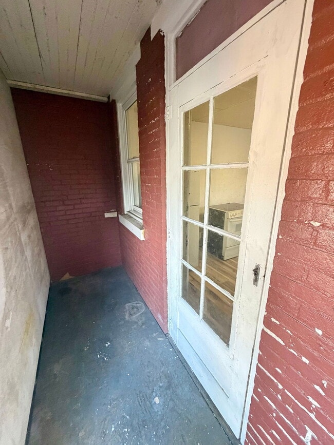 Building Photo - 839 E Orange St