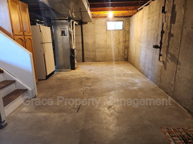 Building Photo - 3300 Queen Ct