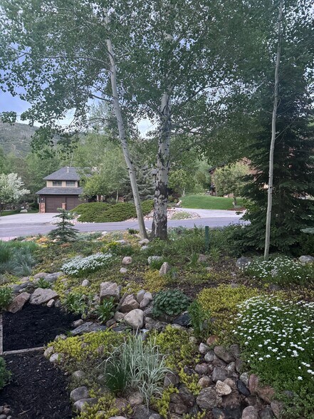 Building Photo - 1887 Hunters Dr