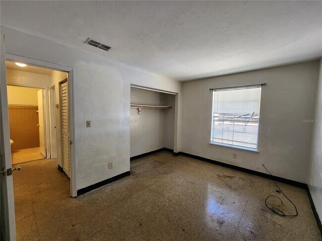 Building Photo - 5817 NW 23rd Terrace