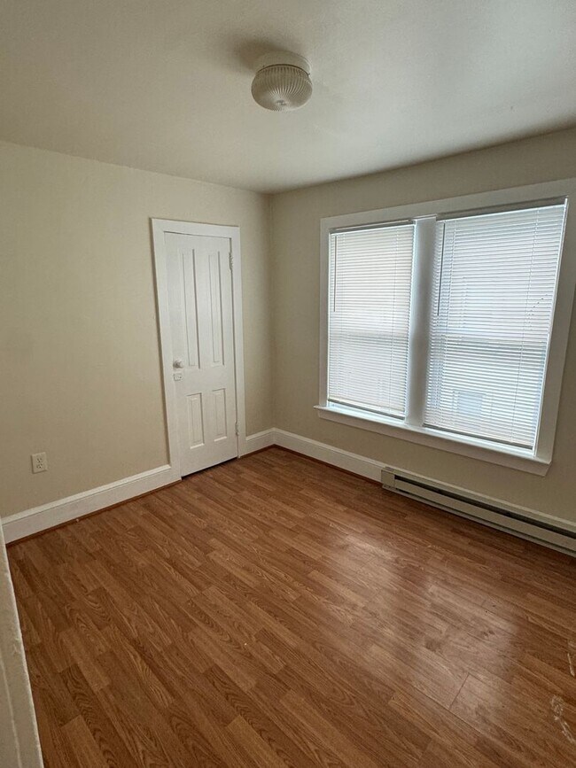 Building Photo - 705 Forest Dr