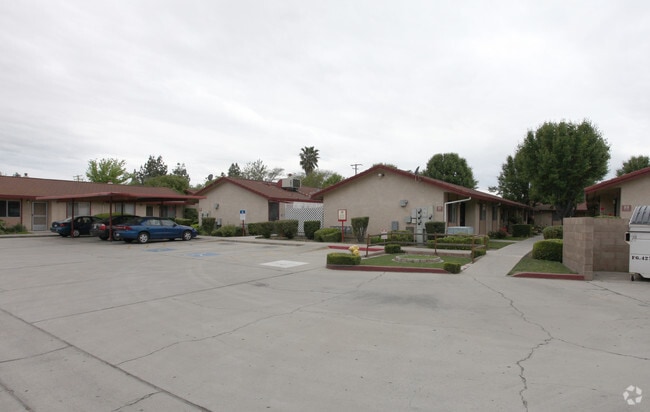 Primary Photo - Parkwood Estates