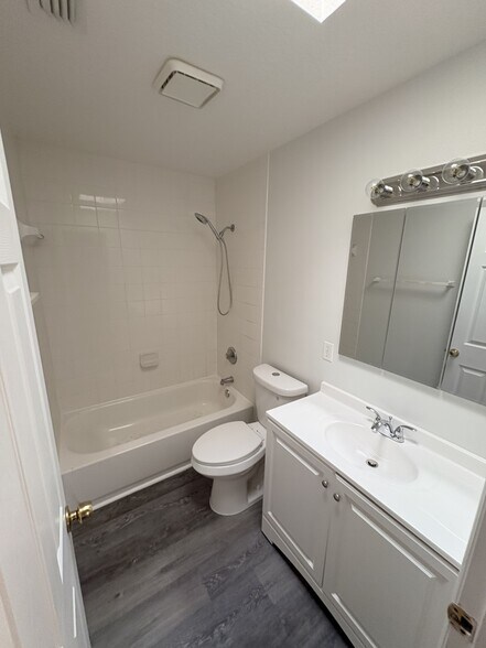Building Photo - 2829 Nordman Ave