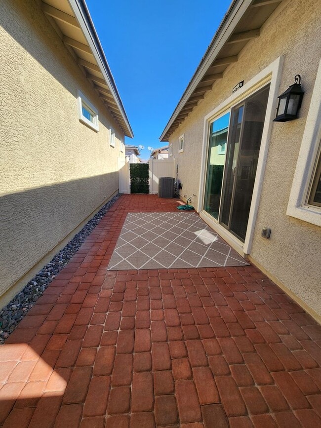 Building Photo - Guard-Gated Cadence | 2 Bed Single-Story Home in 55+ Community | WiFi Included