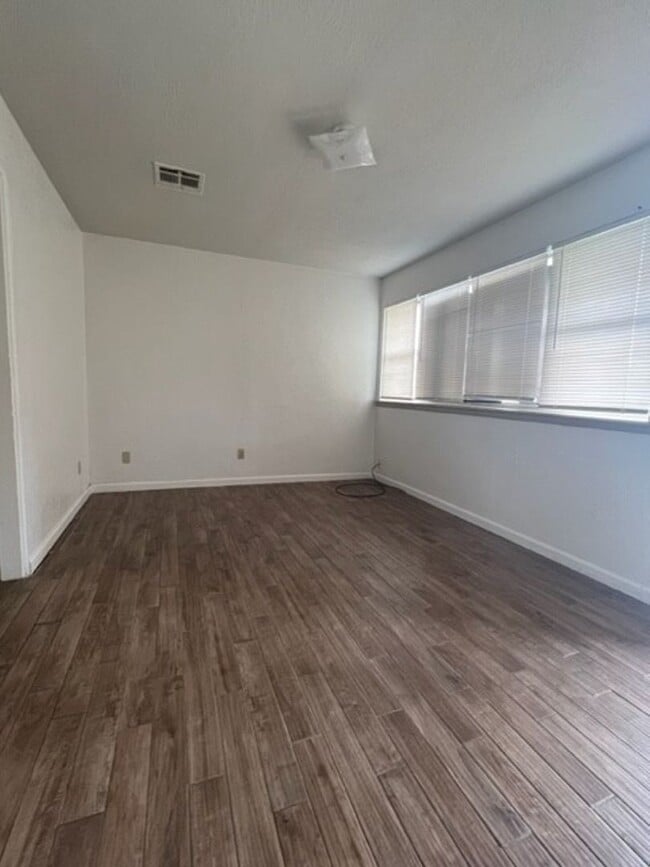 Building Photo - 15 NW 25th St