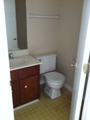 Building Photo - 104 Greenland Ct