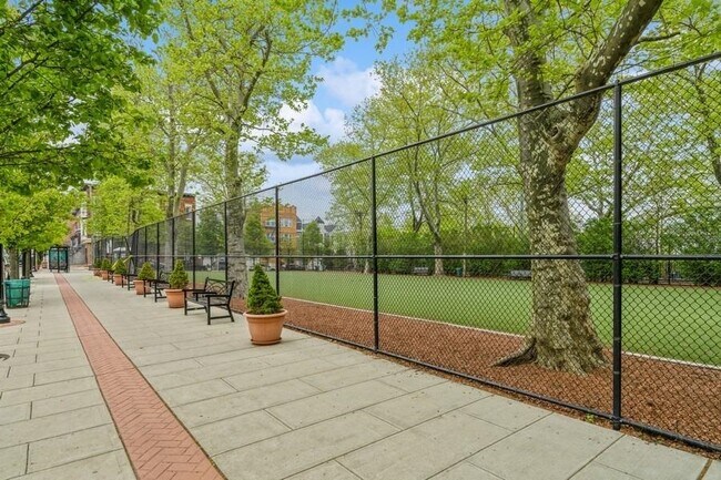 Building Photo - 543 Palisade Ave