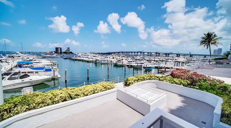 Building Photo - 1717 N Bayshore Dr