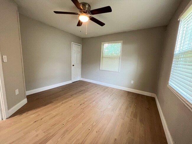 Building Photo - Renovated 2 Bedroom Jacksonville Heights A...