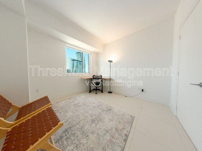 Building Photo - 500 Brickell Ave