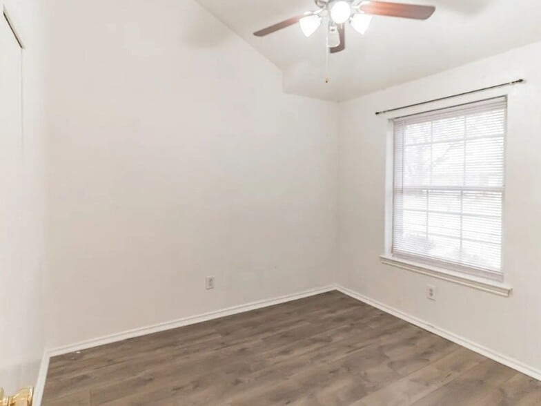 Building Photo - 4118 Cochise Dr