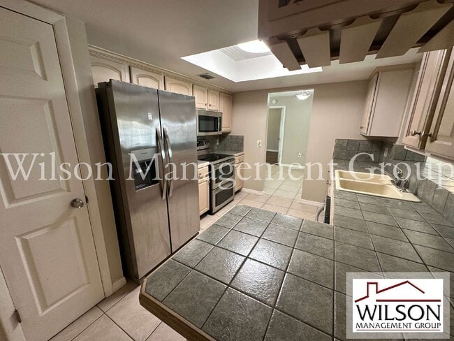Building Photo - 620 Lakespur Ln