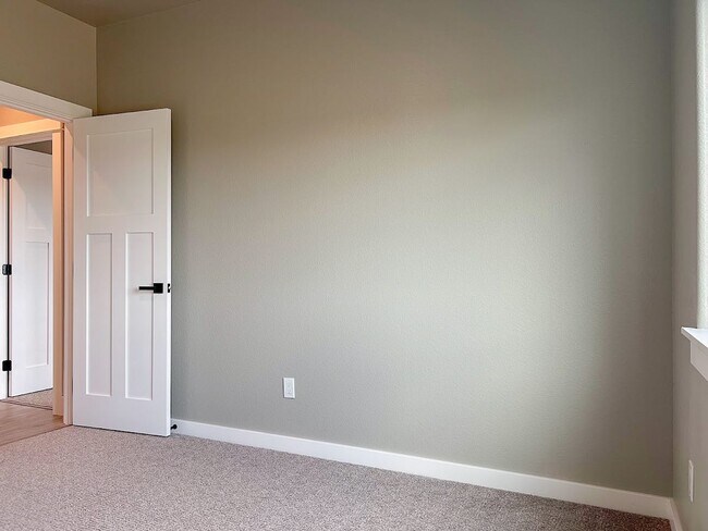 Building Photo - 2 bed/ 1.5 bath in Brand New Soldier Ridge...