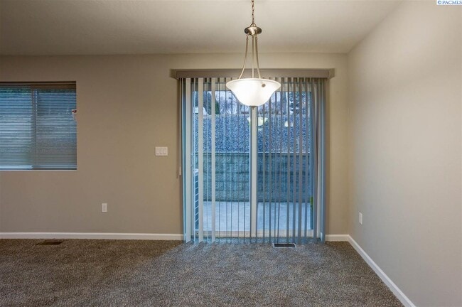 Building Photo - 3bdr/2.5 ba with garage, Low maintenance!