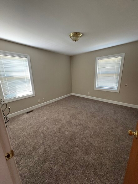 Building Photo - 4002 Massie Ave