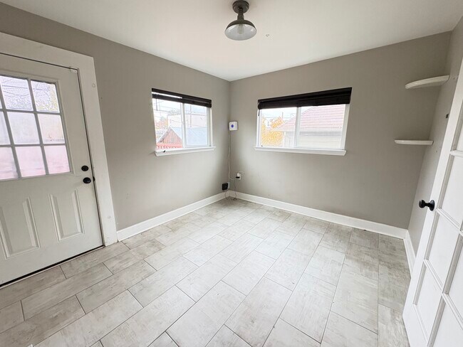 Building Photo - 312 Carolina St