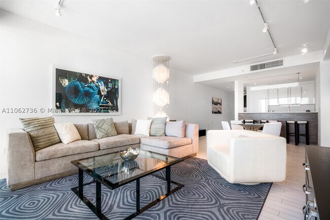 Building Photo - 2201 Collins Ave