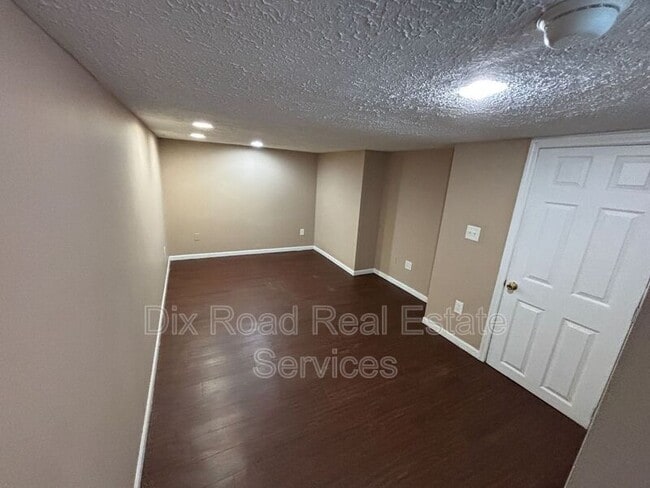 Building Photo - 348 Chase Ave