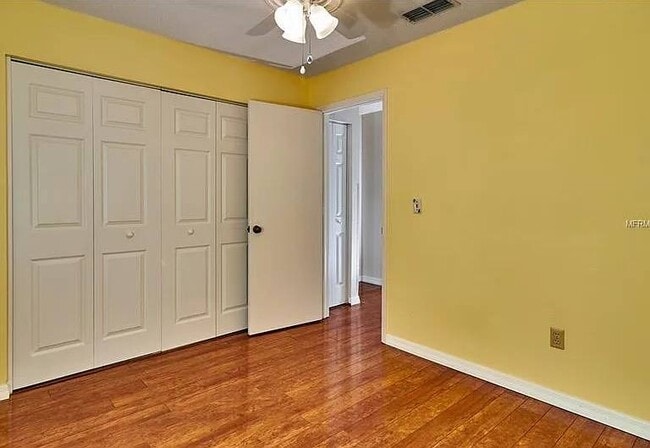 Building Photo - 4933 Hi Vista Cir