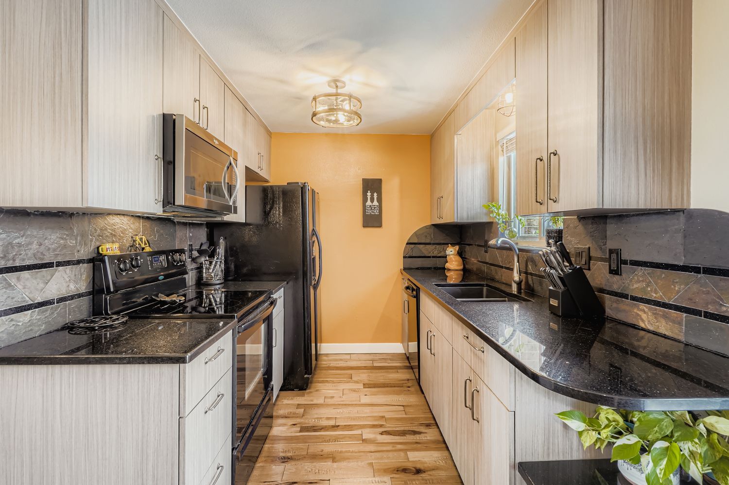 Kitchen - 382 Gladiola St