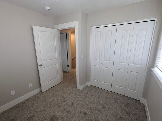 Building Photo - BIGFIR1069-1071