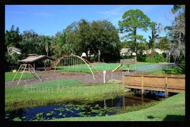 Building Photo - 1532 N Carolwood Blvd