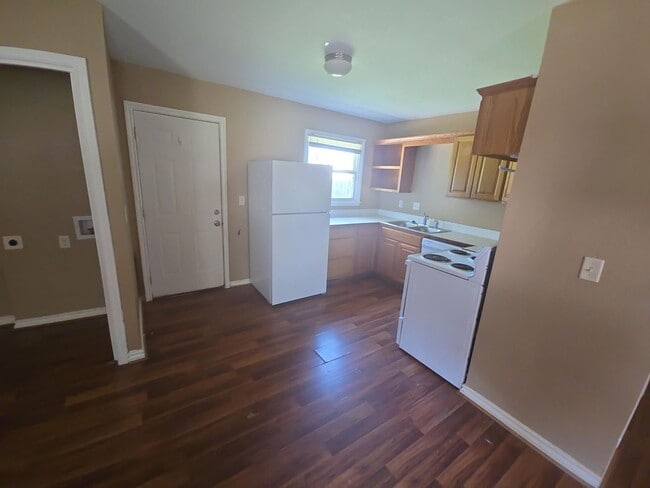Building Photo - Charming 3-Bedroom Home with Large Yard