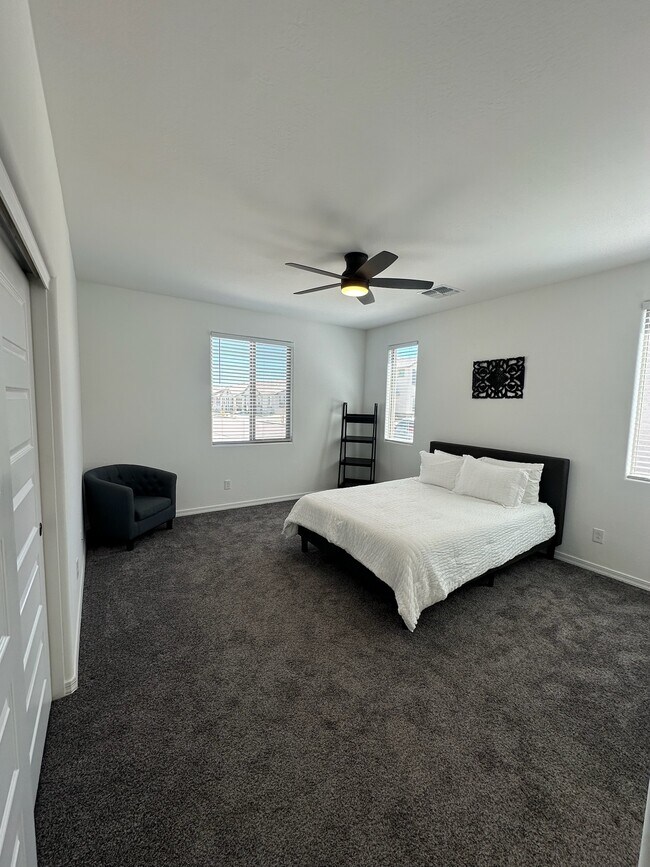 Building Photo - 25238 N 142nd Dr