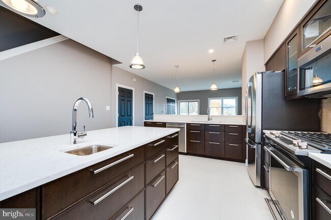 Building Photo - 1020 Penn St