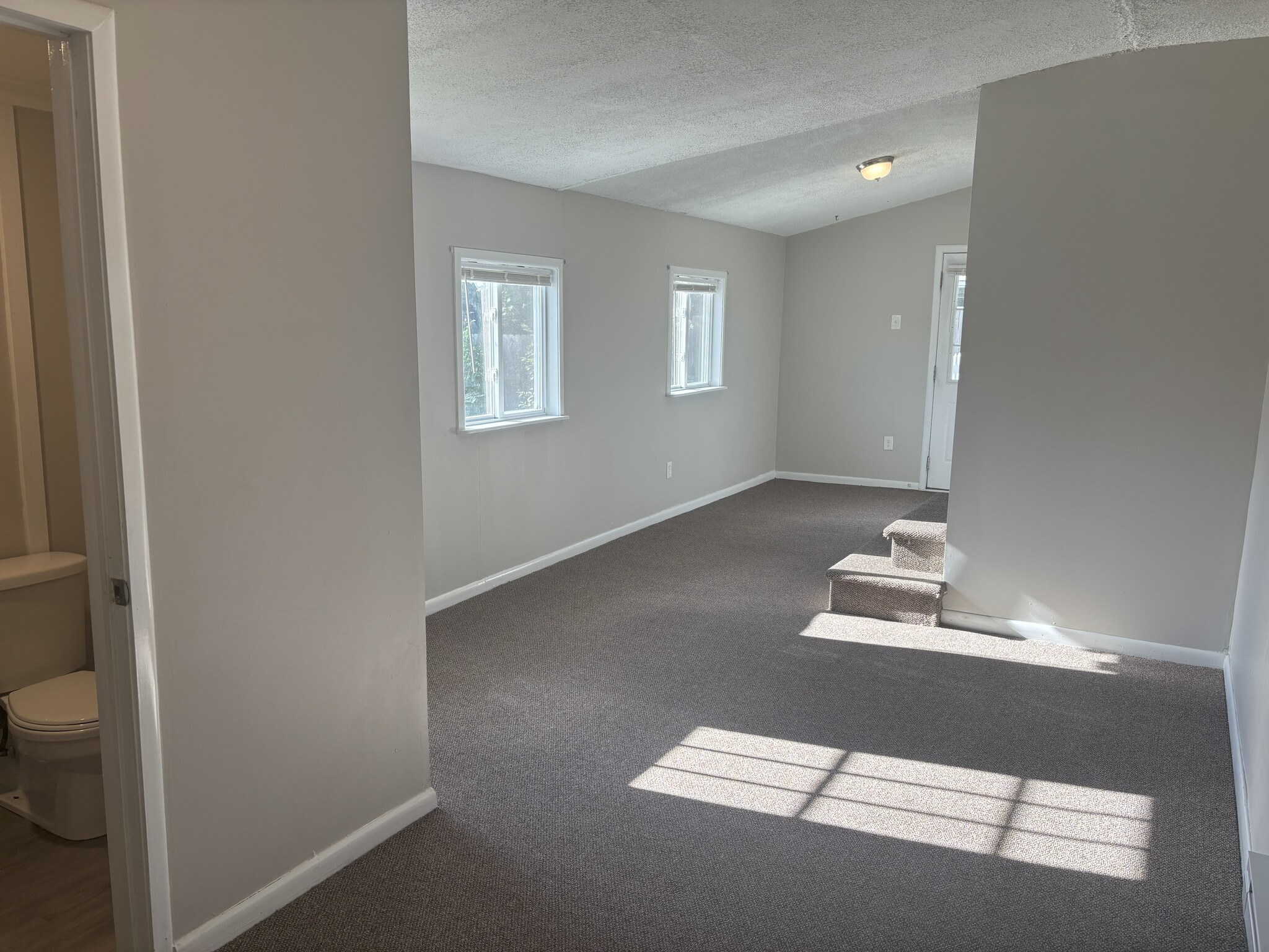 rear living space - 114 Ellis Ave
