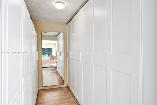 Building Photo - 13430 SW 17th Ct