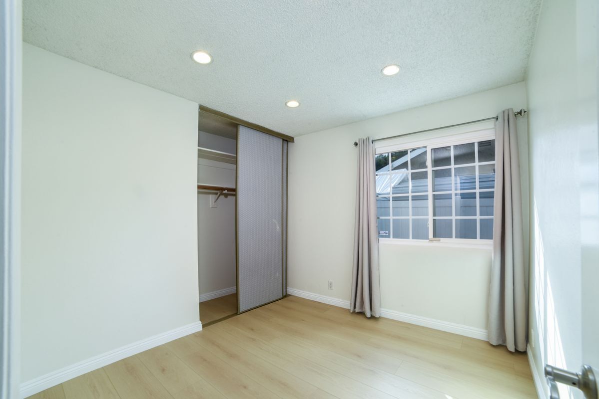 Building Photo - 1728 W Phillips Dr
