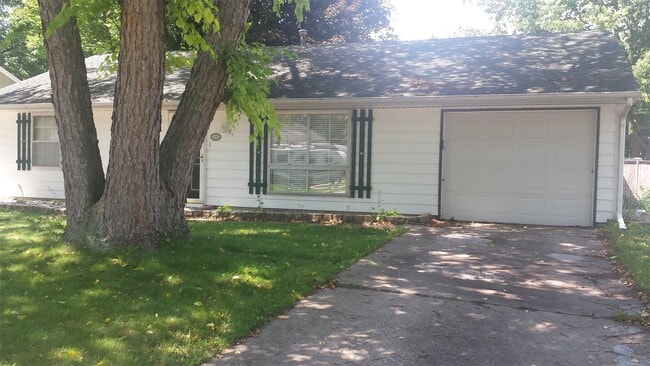 Building Photo - 2702 W Daniel St