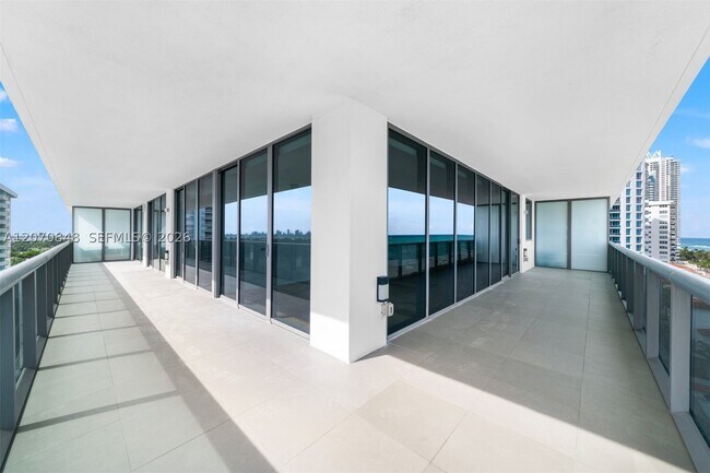 Building Photo - 5875 Collins Ave