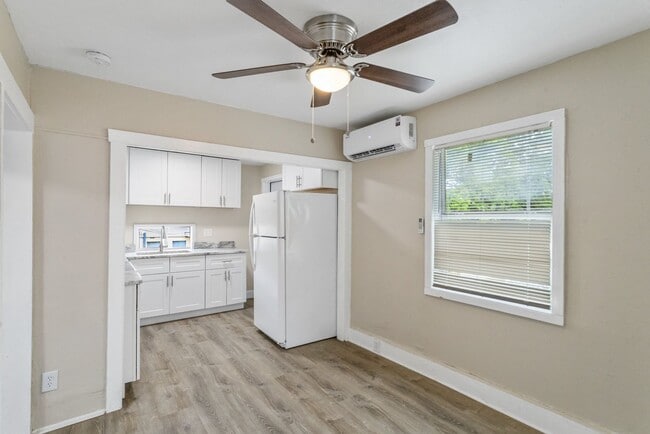 Building Photo - REDUCED Rent $2250.... 3 bed/2 bath Split Level, NEW downstairs addition, lots of extras *READY**...