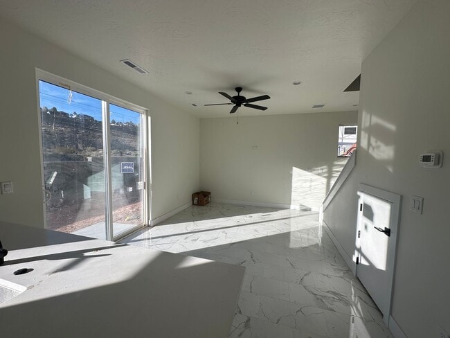 Building Photo - Brand New Townhome