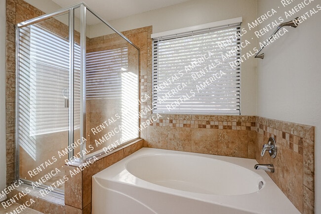 Building Photo - 658 S 110th Pl