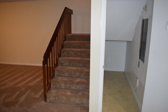 Building Photo - 5945 SE Windsong Ln