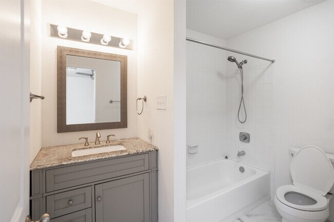 Building Photo - 9800 Pagewood Ln