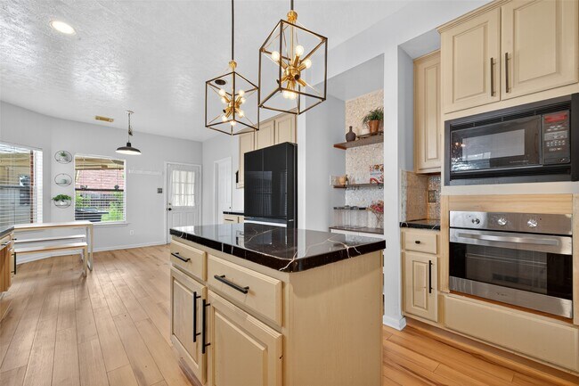 Building Photo - 3318 Pebble Trace Dr