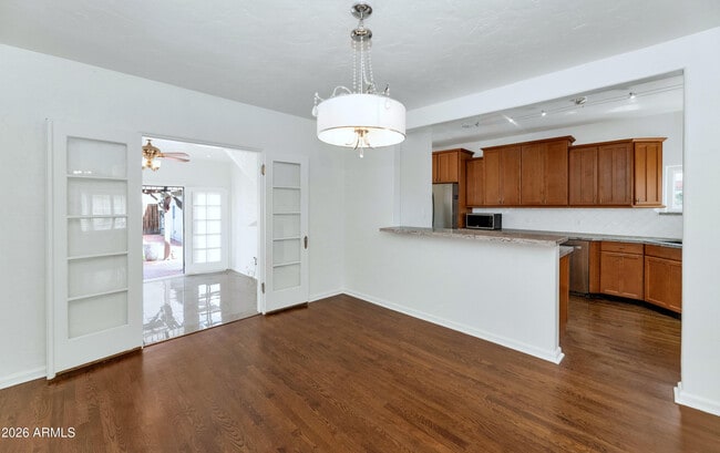 Building Photo - 114 W Windsor Ave